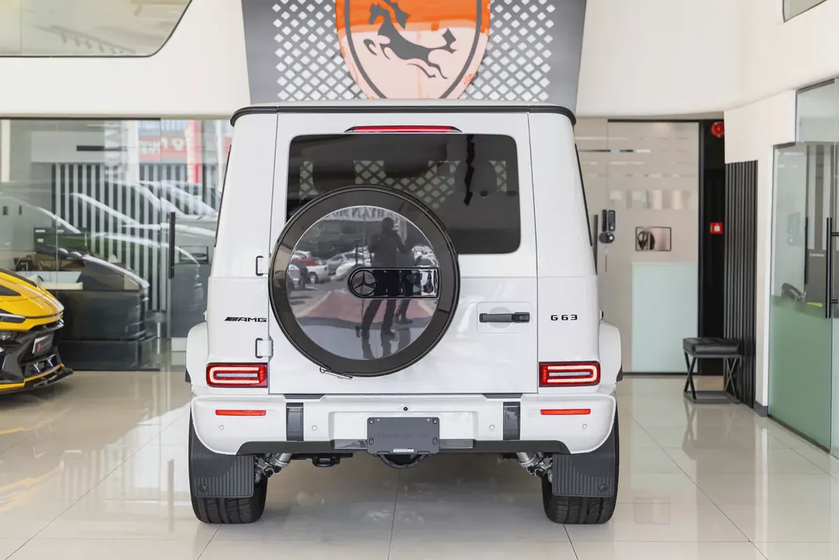 Mercedes-AMG G 63 | 2026 | White | Full Carbon | Performance Package | 4.0L V8 Twin-Turbo | 585 HP-4-4