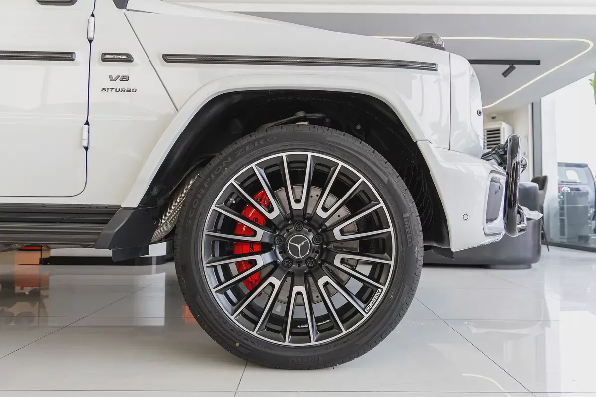 Mercedes-AMG G 63 | 2026 | White | Full Carbon | Performance Package | 4.0L V8 Twin-Turbo | 585 HP-7-7