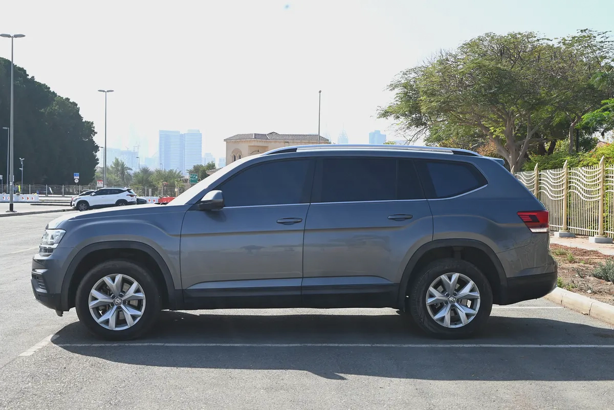 0% DP - GCC SPECS - VOLKSWAGEN TERAMONT 3.6L 4WD - FIRST OWNER-4-4