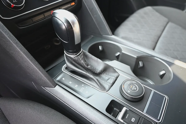 0% DP - GCC SPECS - VOLKSWAGEN TERAMONT 3.6L 4WD - FIRST OWNER