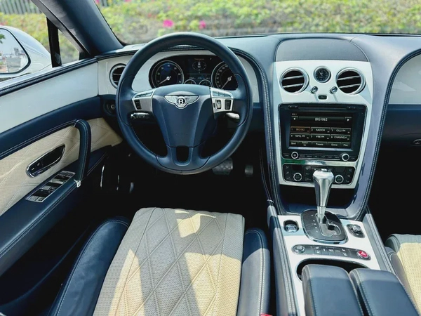 BENTLEY CONTINENTAL FLYING SPUR W12 ELEMENT EDITION | GCC SPECS | FULL-SERVICE HISTORY BY AGENCY