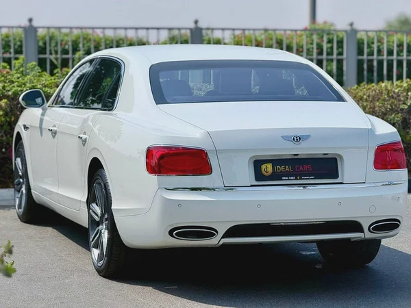BENTLEY CONTINENTAL FLYING SPUR W12 ELEMENT EDITION | GCC SPECS | FULL-SERVICE HISTORY BY AGENCY