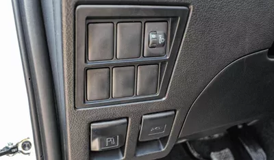 Toyota Hilux GL HILUX 2.4L MT-14