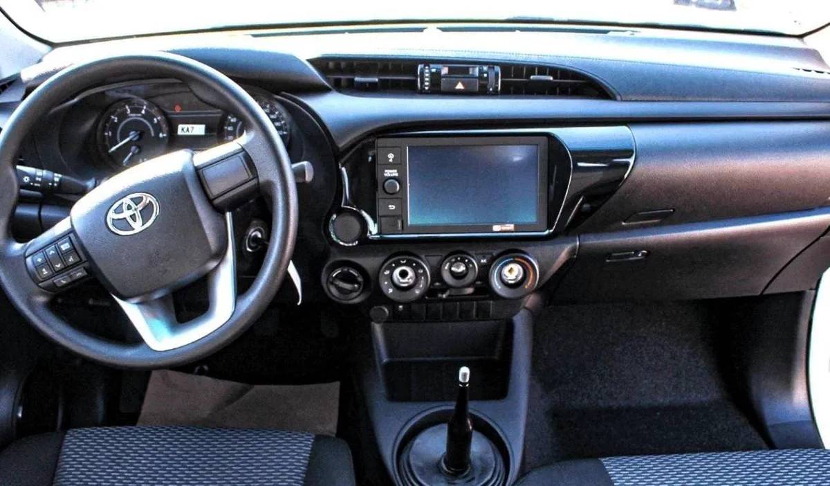 Toyota Hilux GL HILUX 2.4L MT-12-0