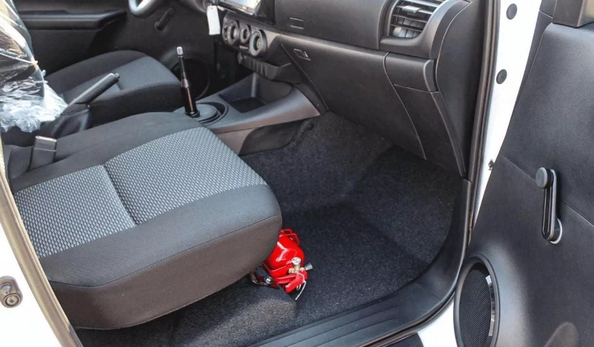 Toyota Hilux GL HILUX 2.4L MT-15-0