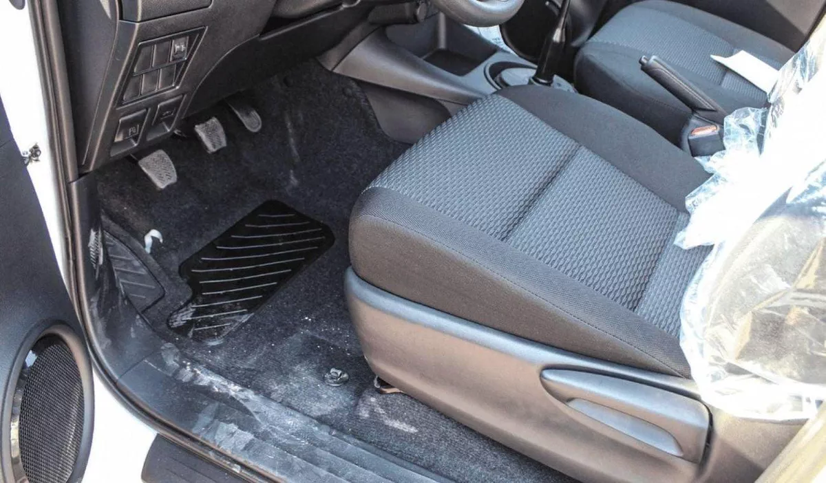 Toyota Hilux GL HILUX 2.4L MT-18-0