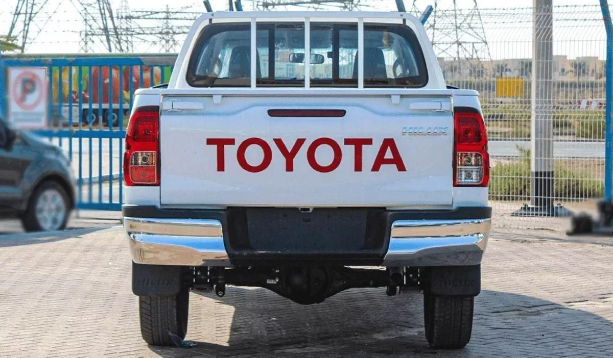 Toyota Hilux GL HILUX 2.4L MT-7-0
