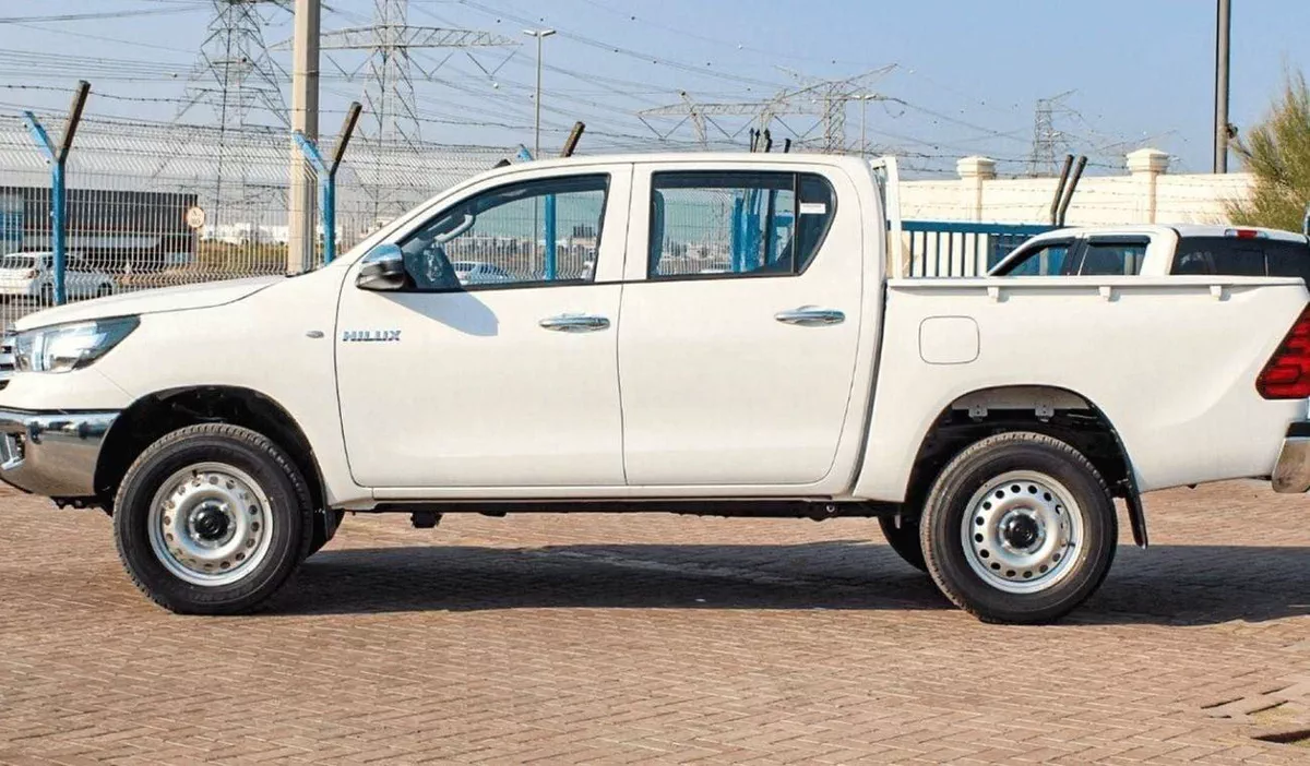 Toyota Hilux GL HILUX 2.4L MT-8-0