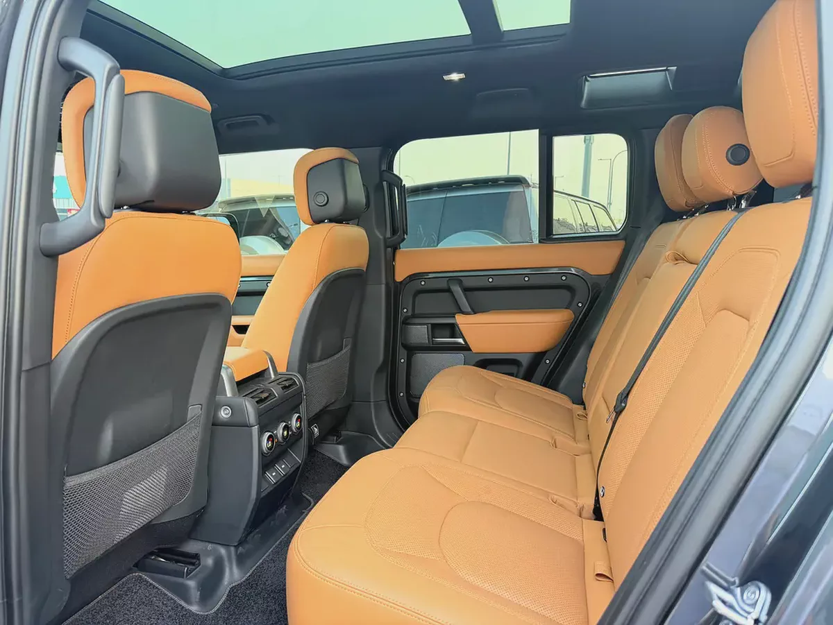 لاند روفر ديفندر P525 V8 carpathian edition رمادي / زعفراني 2023 (وارد بريطانيا كلين )-7-7
