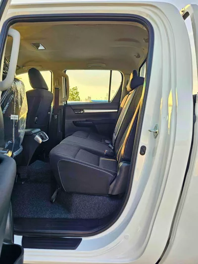 Toyota Hilux SGLX SR5 WIDE BODY / 2.4L V4 DIESEL M/T / DVD CAMERA / PUSH START / FULL OPTION (CODE # HDMH2)-9