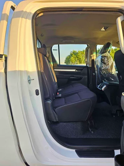 Toyota Hilux SGLX SR5 WIDE BODY / 2.4L V4 DIESEL M/T / DVD CAMERA / PUSH START / FULL OPTION (CODE # HDMH2)-10