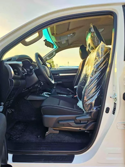 Toyota Hilux SGLX SR5 WIDE BODY / 2.4L V4 DIESEL M/T / DVD CAMERA / PUSH START / FULL OPTION (CODE # HDMH2)-7