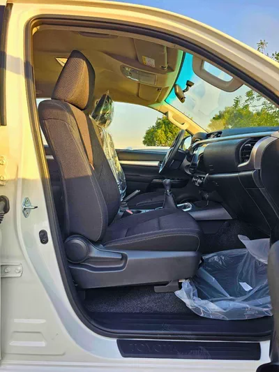 Toyota Hilux SGLX SR5 WIDE BODY / 2.4L V4 DIESEL M/T / DVD CAMERA / PUSH START / FULL OPTION (CODE # HDMH2)-8