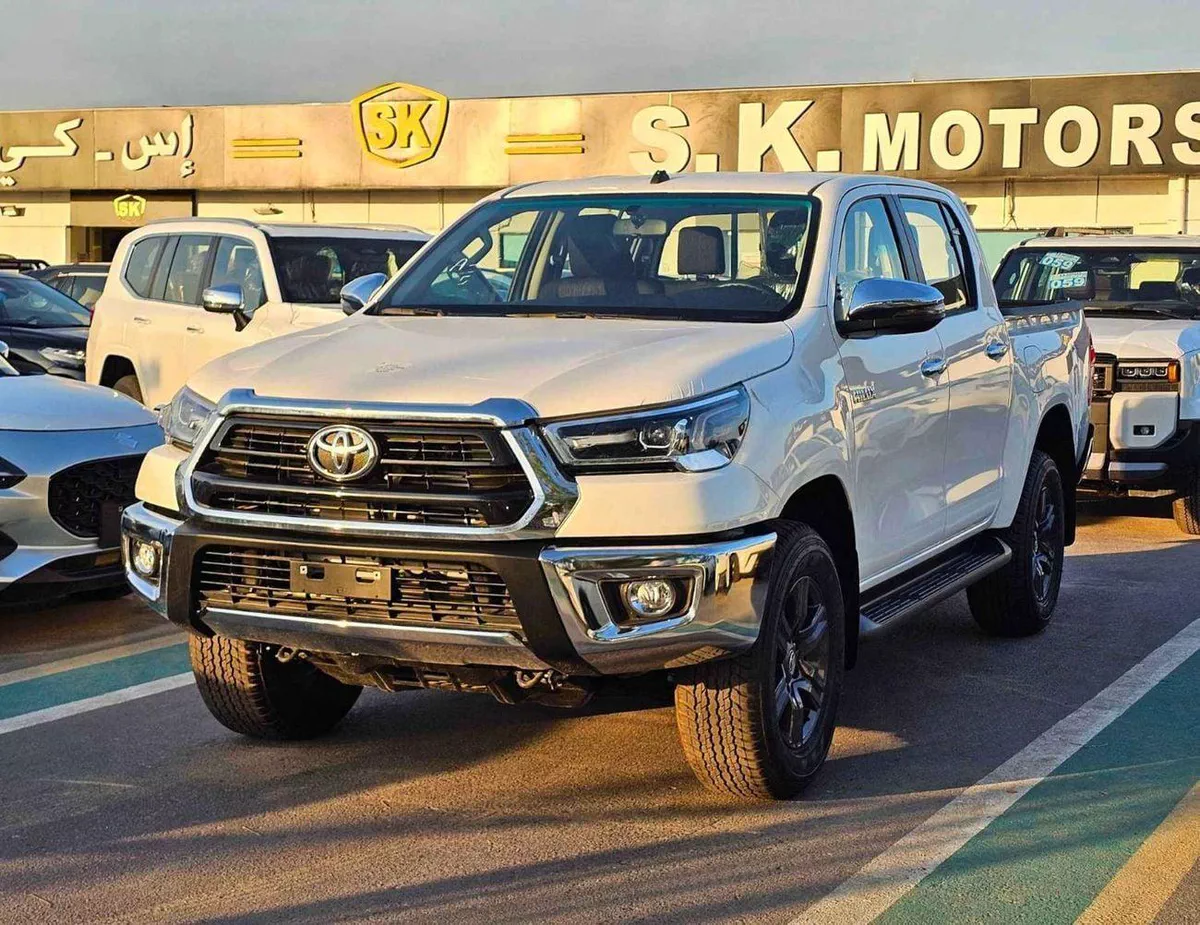 Toyota Hilux SGLX SR5 WIDE BODY / 2.4L V4 DIESEL M/T / DVD CAMERA / PUSH START / FULL OPTION (CODE # HDMH2)