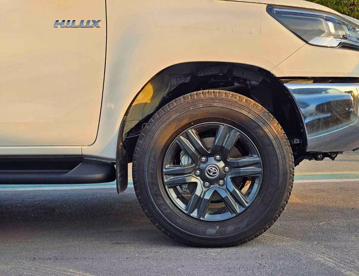 Toyota Hilux SGLX SR5 WIDE BODY / 2.4L V4 DIESEL M/T / DVD CAMERA / PUSH START / FULL OPTION (CODE # HDMH2)-6-0