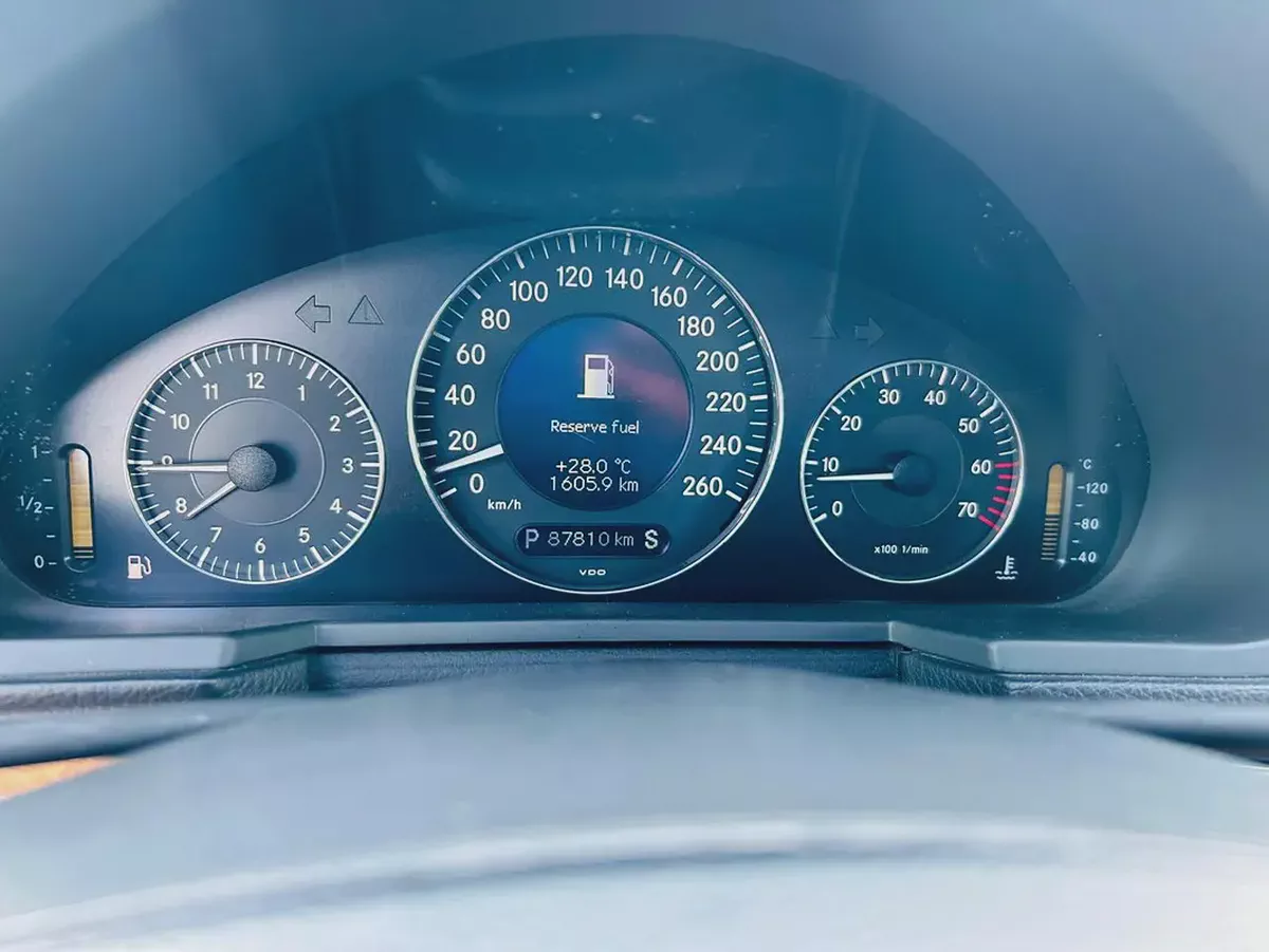 BENZ E240 | 2002 | CLEAN CAR FRESH JAPAN IMPORT-18-18