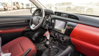 TOYOTA HILUX 4x2 - 2.7L PETROL MODEL 2025 - تويوتا هايلوكس 5 شنكل موديل 2025-7