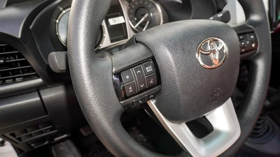 TOYOTA HILUX 4x2 - 2.7L PETROL MODEL 2025 - تويوتا هايلوكس 5 شنكل موديل 2025-2