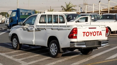 TOYOTA HILUX 4x2 - 2.7L PETROL MODEL 2025 - تويوتا هايلوكس 5 شنكل موديل 2025-12
