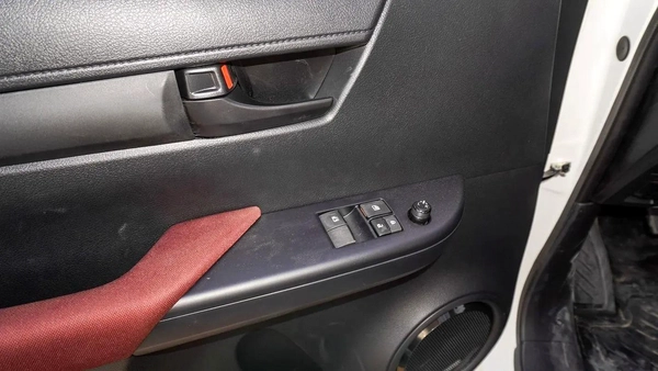 TOYOTA HILUX 4x2 - 2.7L PETROL MODEL 2025 - تويوتا هايلوكس 5 شنكل موديل 2025