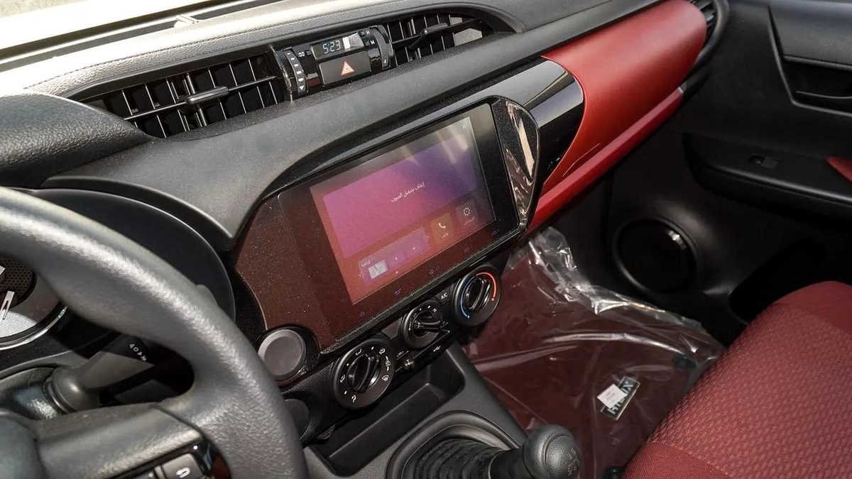 TOYOTA HILUX 4x2 - 2.7L PETROL MODEL 2025 - تويوتا هايلوكس 5 شنكل موديل 2025-6-6