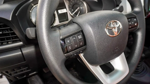 TOYOTA HILUX 4x2 - 2.7L PETROL MODEL 2025 - تويوتا هايلوكس 5 شنكل موديل 2025