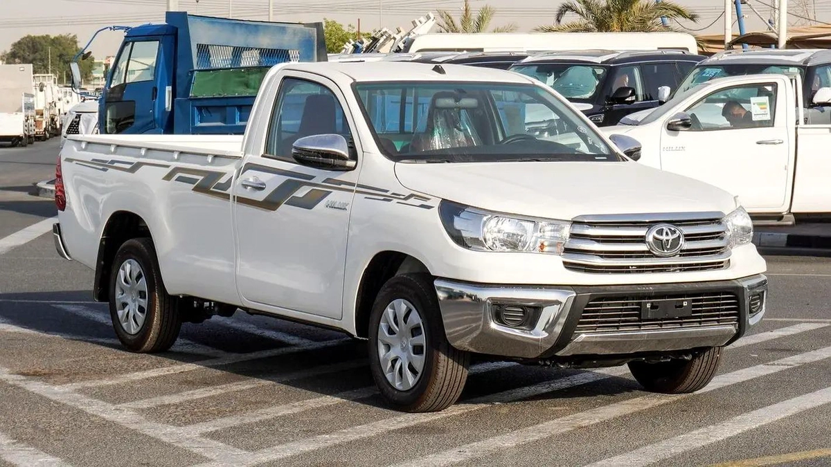 TOYOTA HILUX 4x2 - 2.7L PETROL MODEL 2025 - تويوتا هايلوكس 5 شنكل موديل 2025-10-10