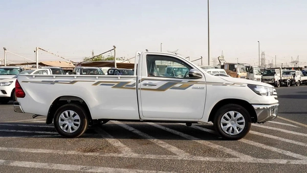 TOYOTA HILUX 4x2 - 2.7L PETROL MODEL 2025 - تويوتا هايلوكس 5 شنكل موديل 2025