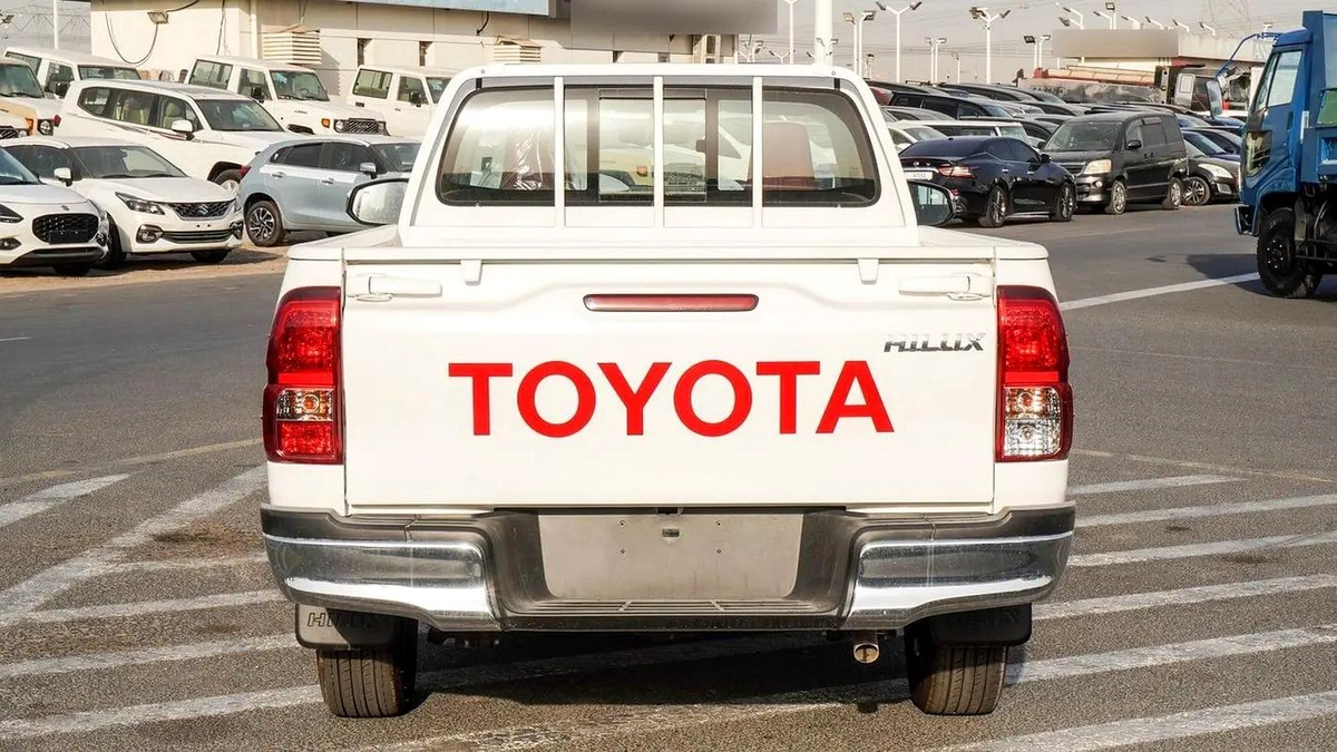 TOYOTA HILUX 4x2 - 2.7L PETROL MODEL 2025 - تويوتا هايلوكس 5 شنكل موديل 2025-8-8