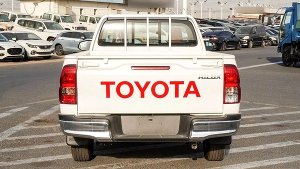 TOYOTA HILUX 4x2 - 2.7L PETROL MODEL 2025 - تويوتا هايلوكس 5 شنكل موديل 2025