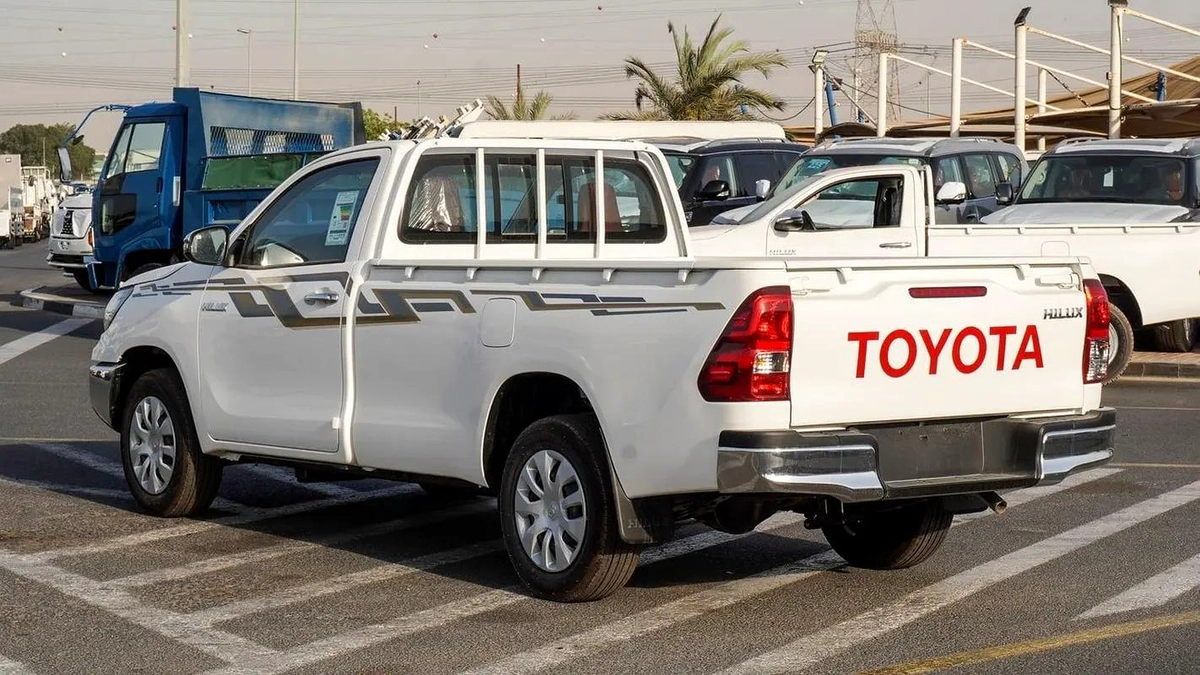 TOYOTA HILUX 4x2 - 2.7L PETROL MODEL 2025 - تويوتا هايلوكس 5 شنكل موديل 2025-12-12