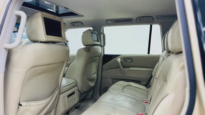 2012 nissan patrol LE 400hp 1st Owner Full Option-11