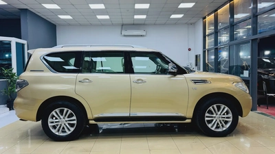 2012 nissan patrol LE 400hp 1st Owner Full Option-2