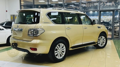 2012 nissan patrol LE 400hp 1st Owner Full Option-3
