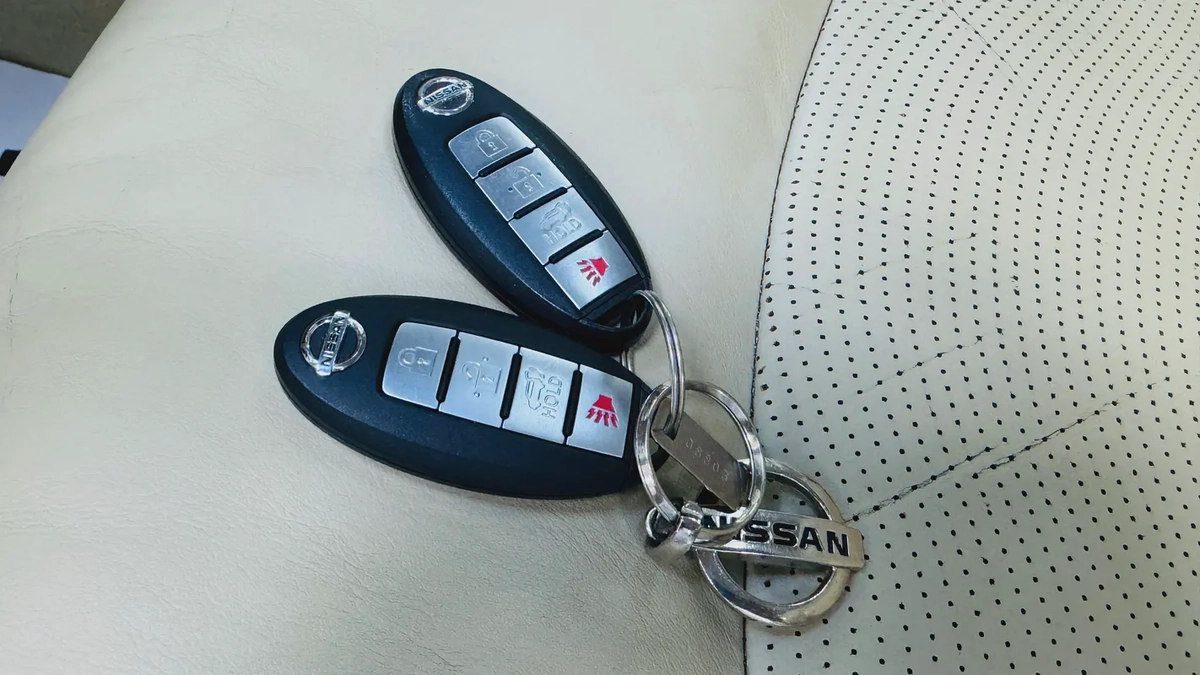 2012 nissan patrol LE 400hp 1st Owner Full Option-14-14