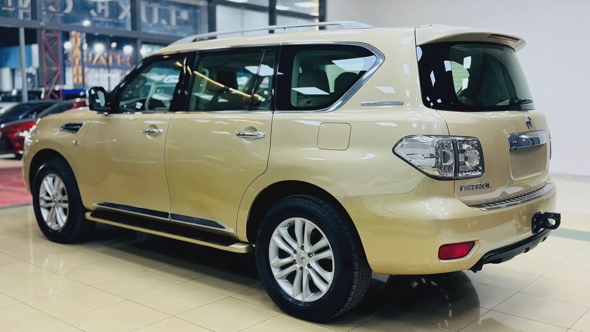 2012 nissan patrol LE 400hp 1st Owner Full Option-5-5