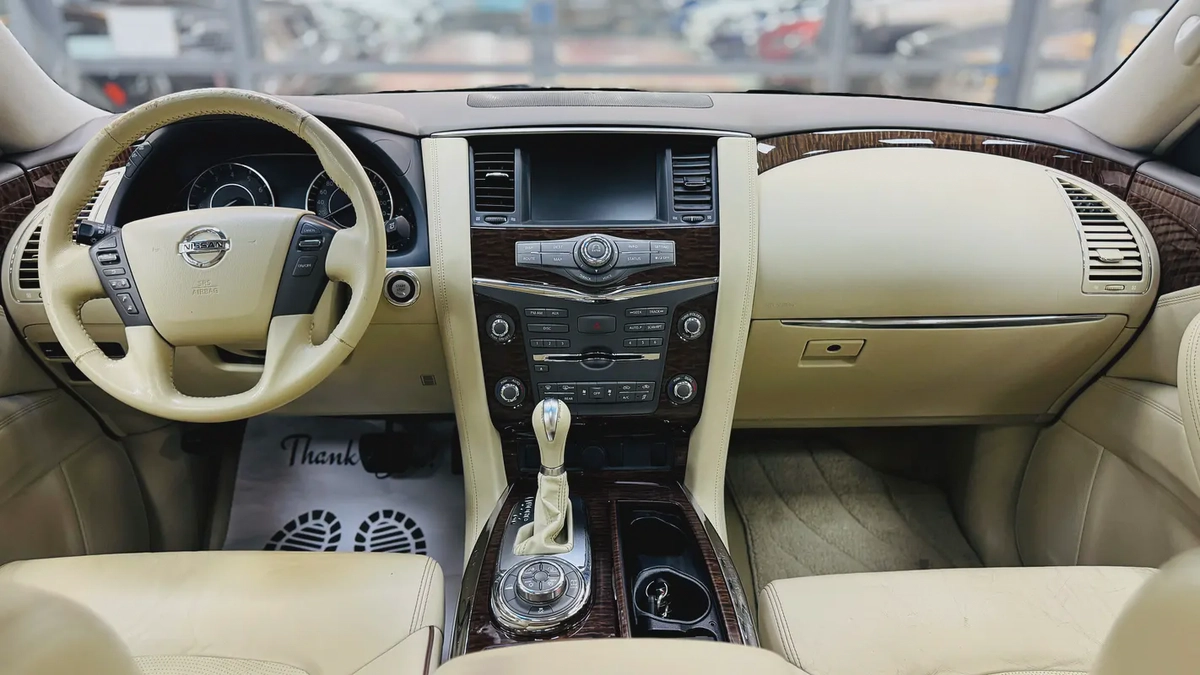 2012 nissan patrol LE 400hp 1st Owner Full Option-6-6