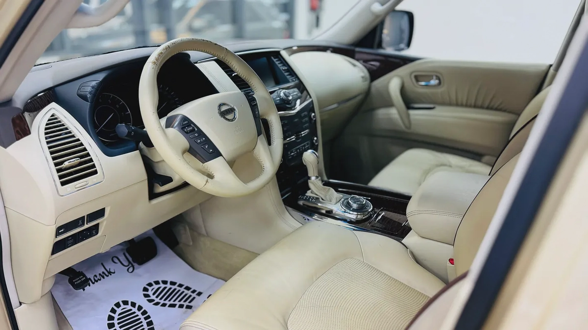 2012 nissan patrol LE 400hp 1st Owner Full Option-7-7