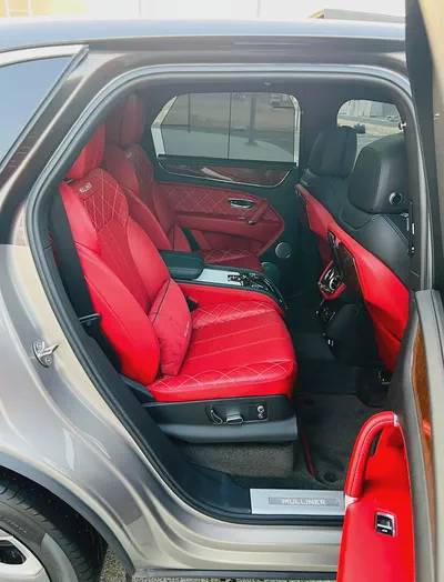 Bentley Bentayga Blackline Mulliner 2018 | GCC Specs | Pristine Condition-12