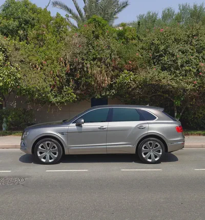 Bentley Bentayga Blackline Mulliner 2018 | GCC Specs | Pristine Condition-3