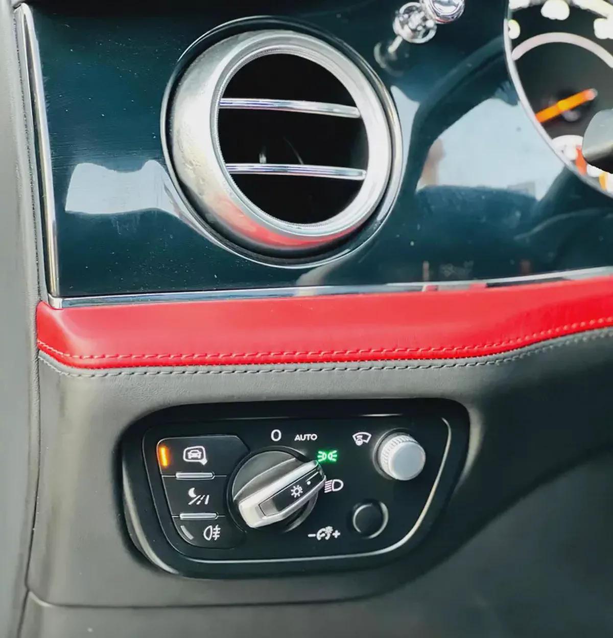 Bentley Bentayga Blackline Mulliner 2018 | GCC Specs | Pristine Condition-15-15