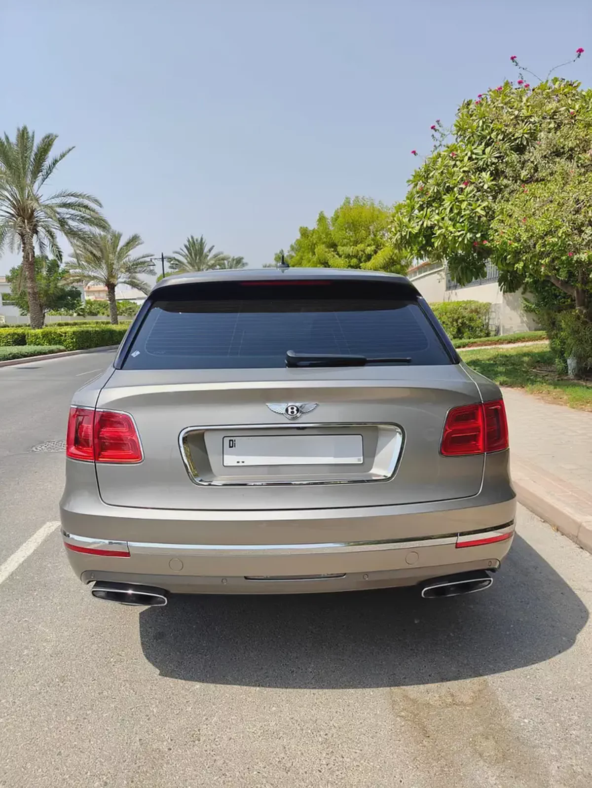 Bentley Bentayga Blackline Mulliner 2018 | GCC Specs | Pristine Condition-1-1