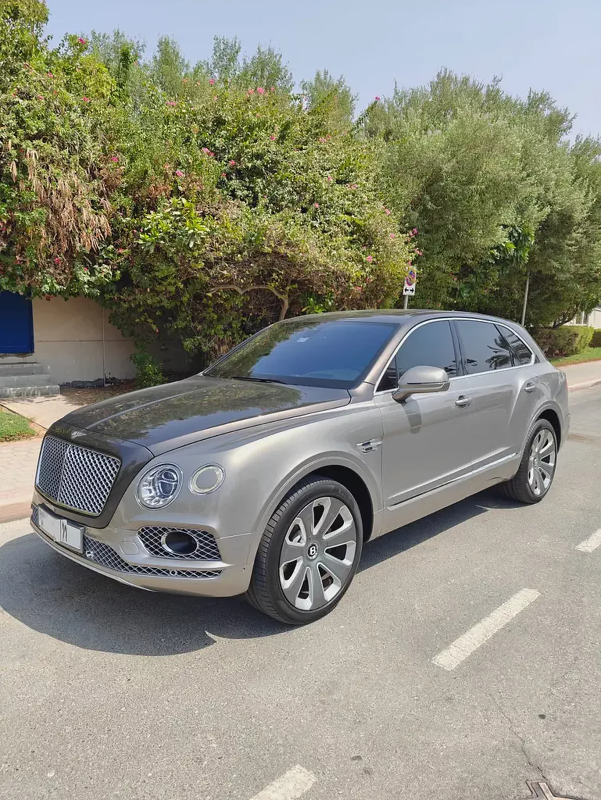 Bentley Bentayga Blackline Mulliner 2018 | GCC Specs | Pristine Condition-2-2
