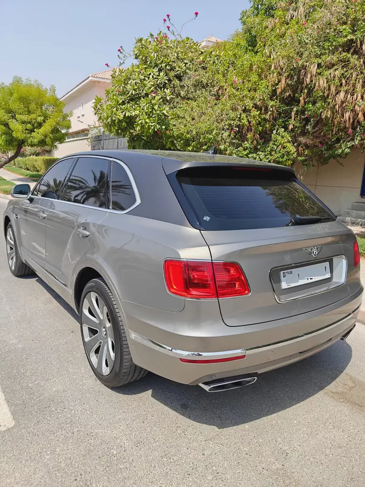 Bentley Bentayga Blackline Mulliner 2018 | GCC Specs | Pristine Condition-4-4