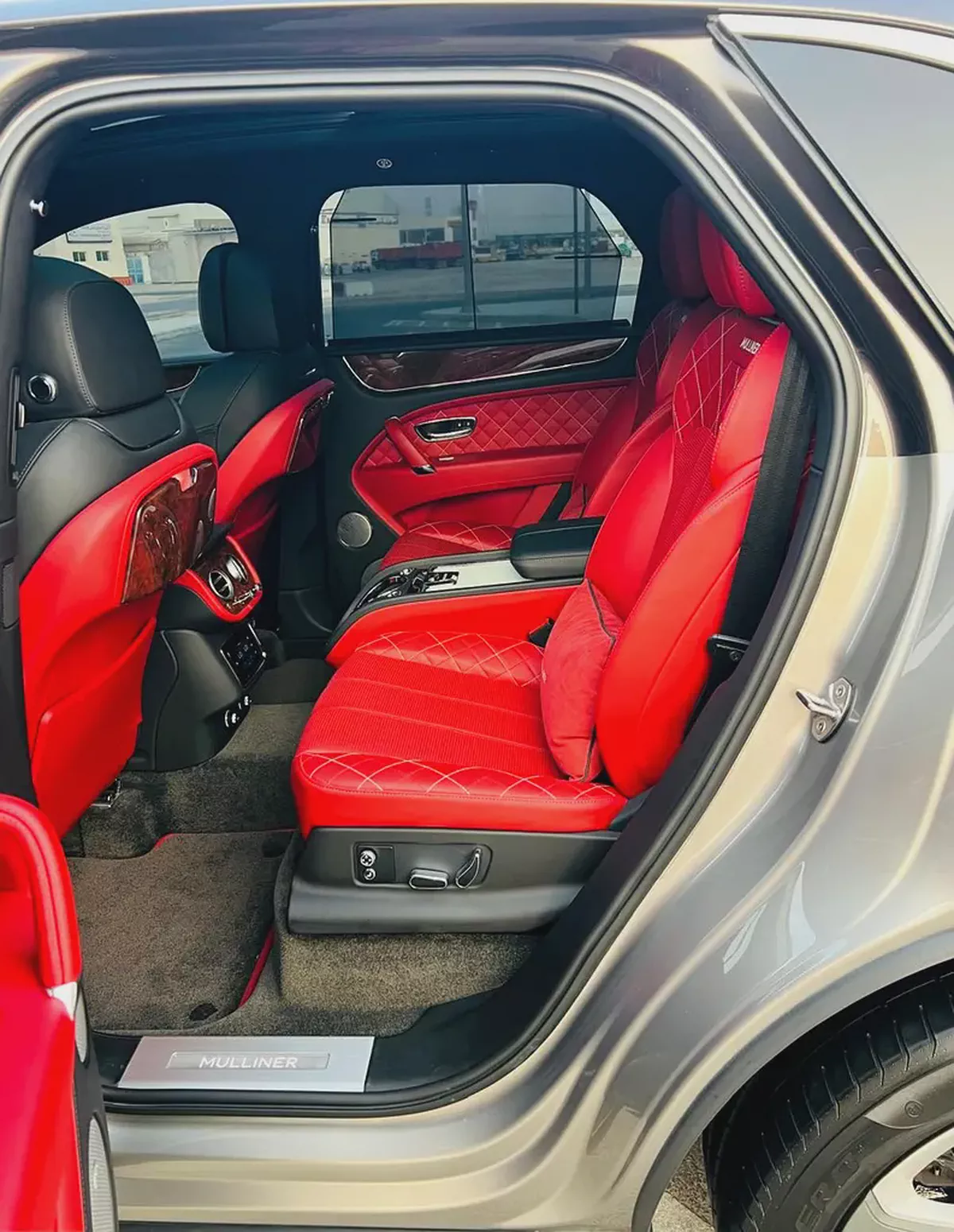 Bentley Bentayga Blackline Mulliner 2018 | GCC Specs | Pristine Condition-7-7