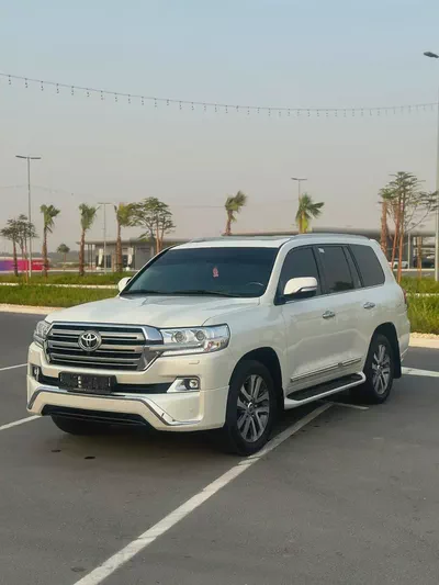 Toyota Land Cruiser VXR 5.7L V8-0