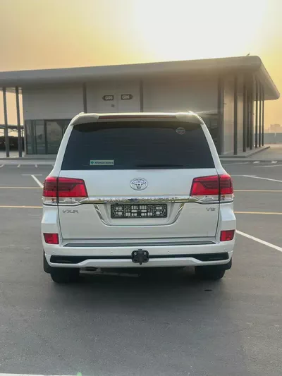 Toyota Land Cruiser VXR 5.7L V8-5