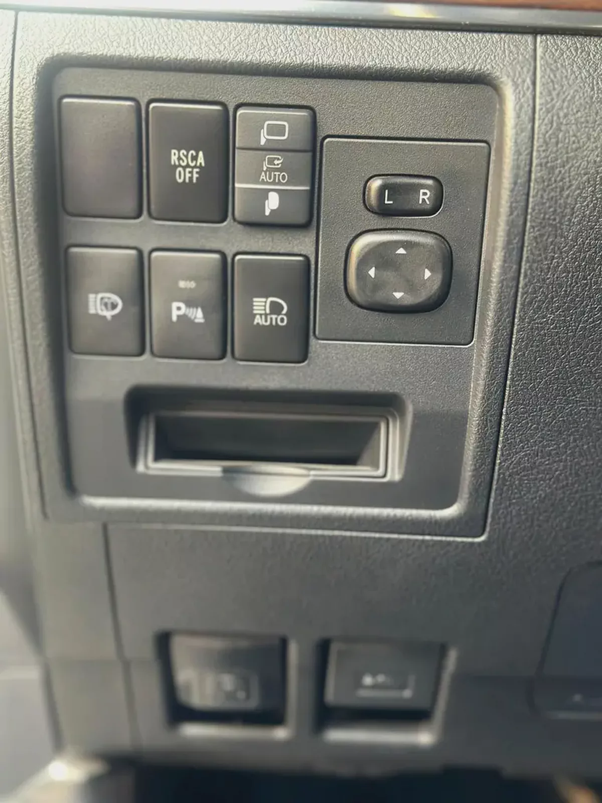 Toyota Land Cruiser VXR 5.7L V8-14-14