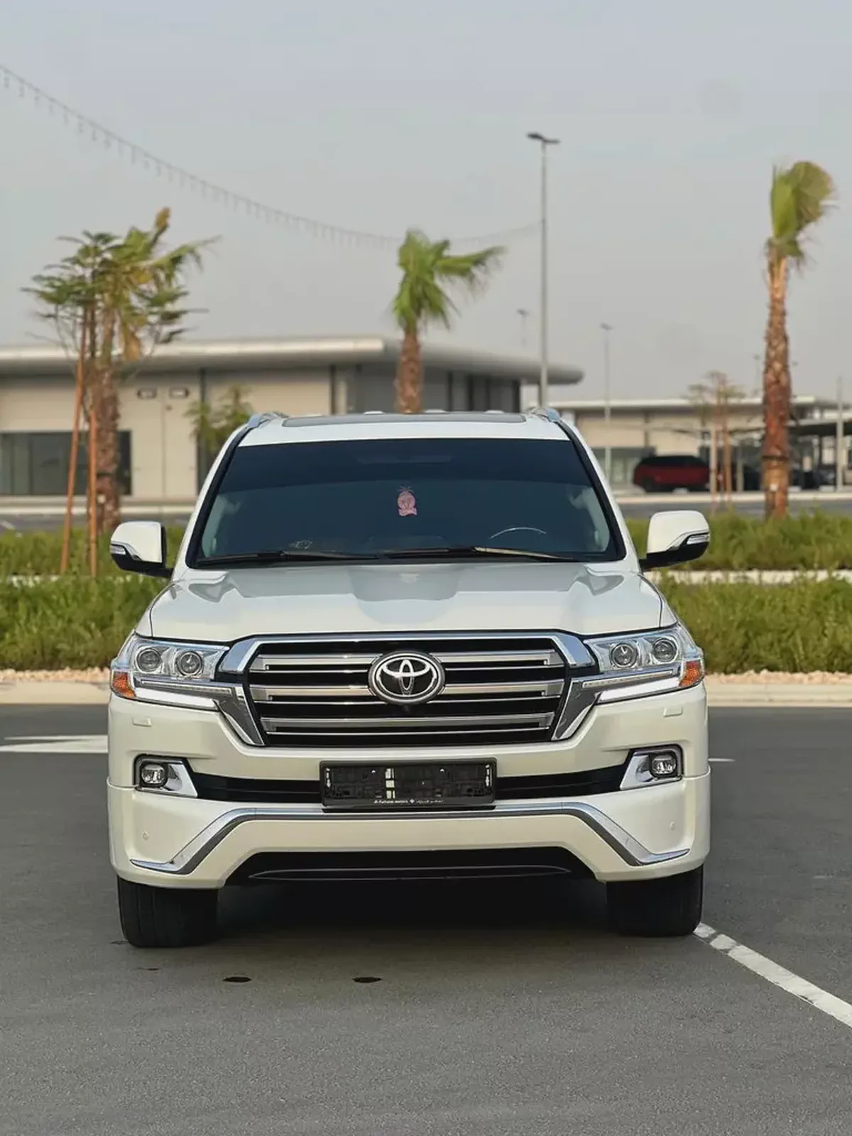 Toyota Land Cruiser VXR 5.7L V8-2-2