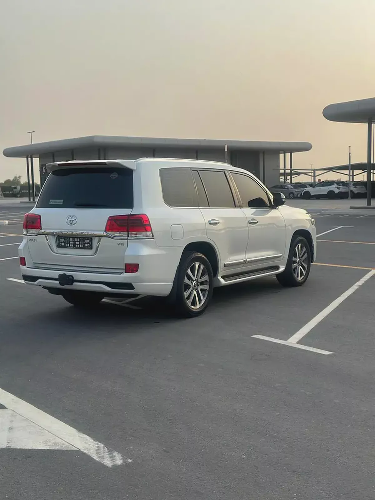 Toyota Land Cruiser VXR 5.7L V8-3-3